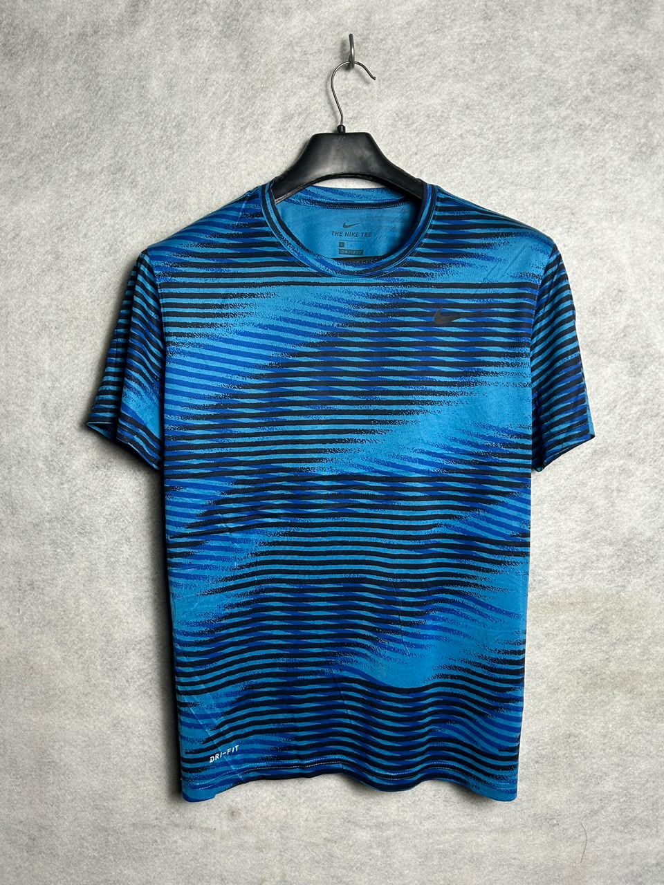 The Nike Tee Dri Fit Round Neck - Large
