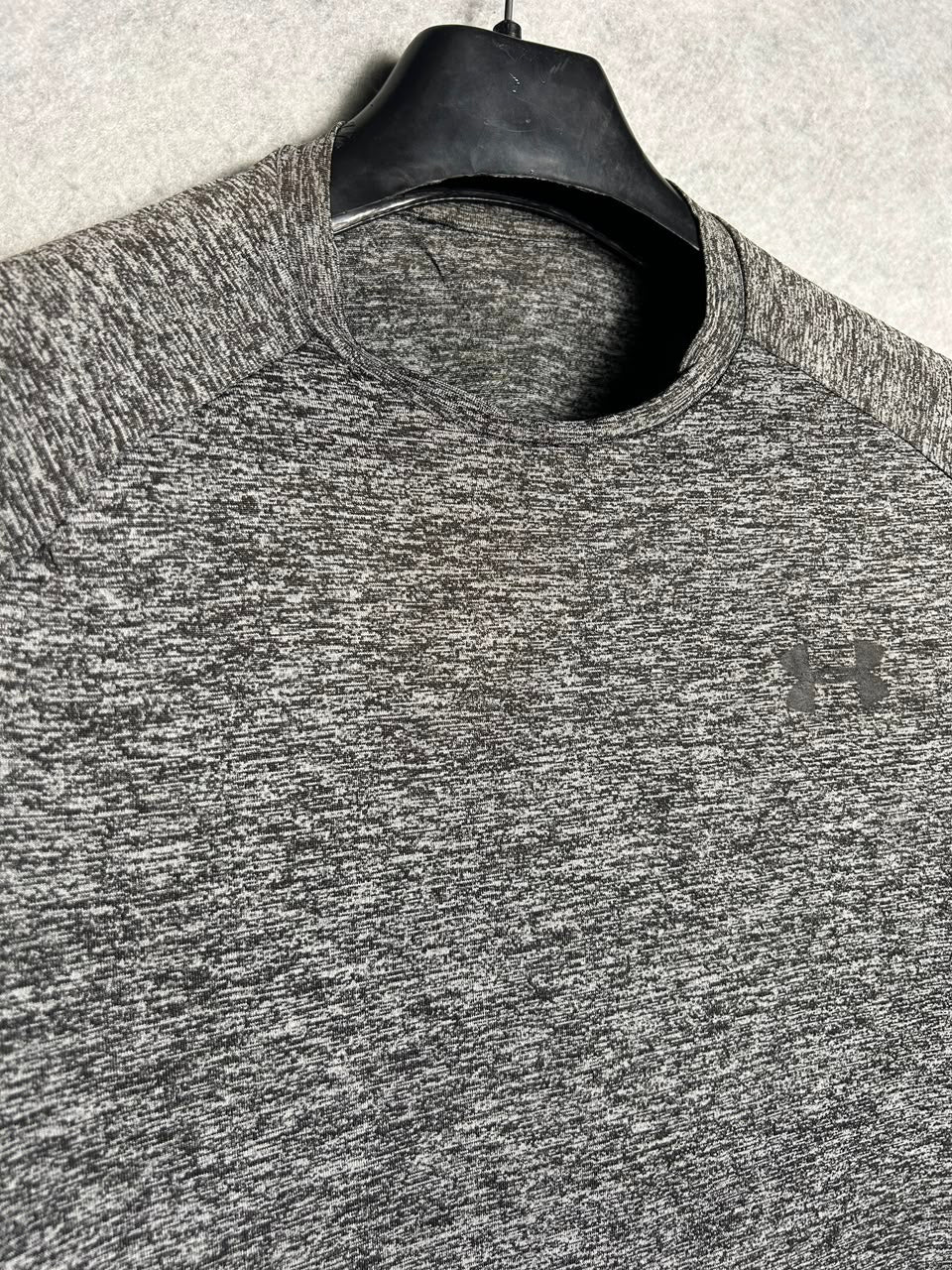 Under Armour Grey Round Neck - Medium