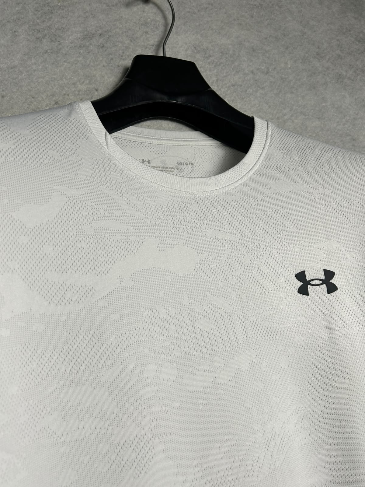 Under Armour White Round Neck - Large