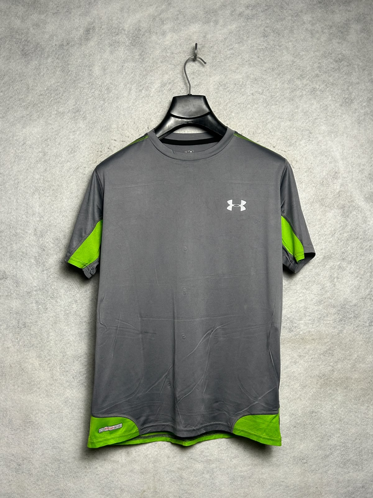Under Armour Grey Round Neck - Medium
