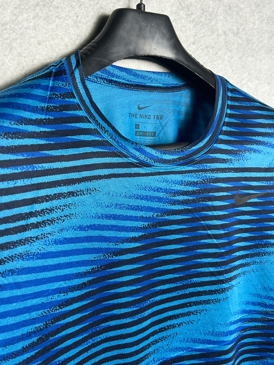 The Nike Tee Dri Fit Round Neck - Large