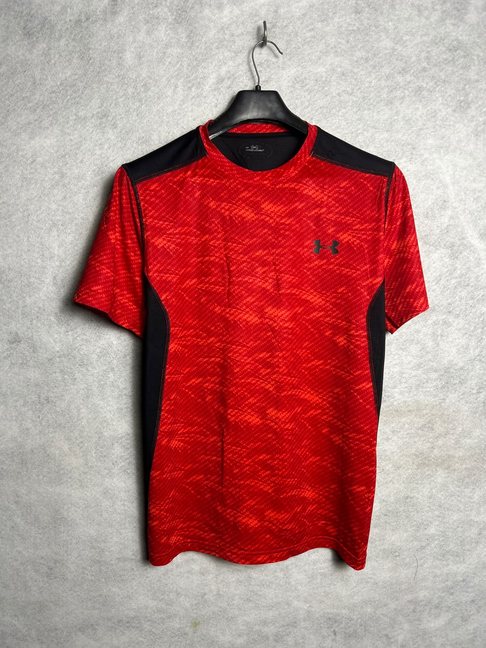 Under Armour Red Round Neck - Large