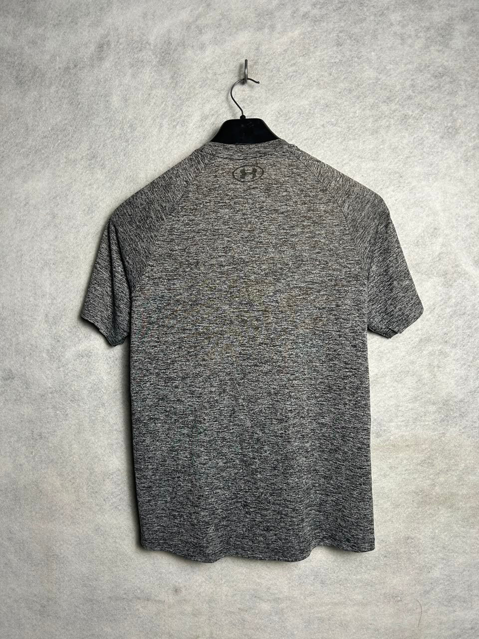 Under Armour Grey Round Neck - Medium