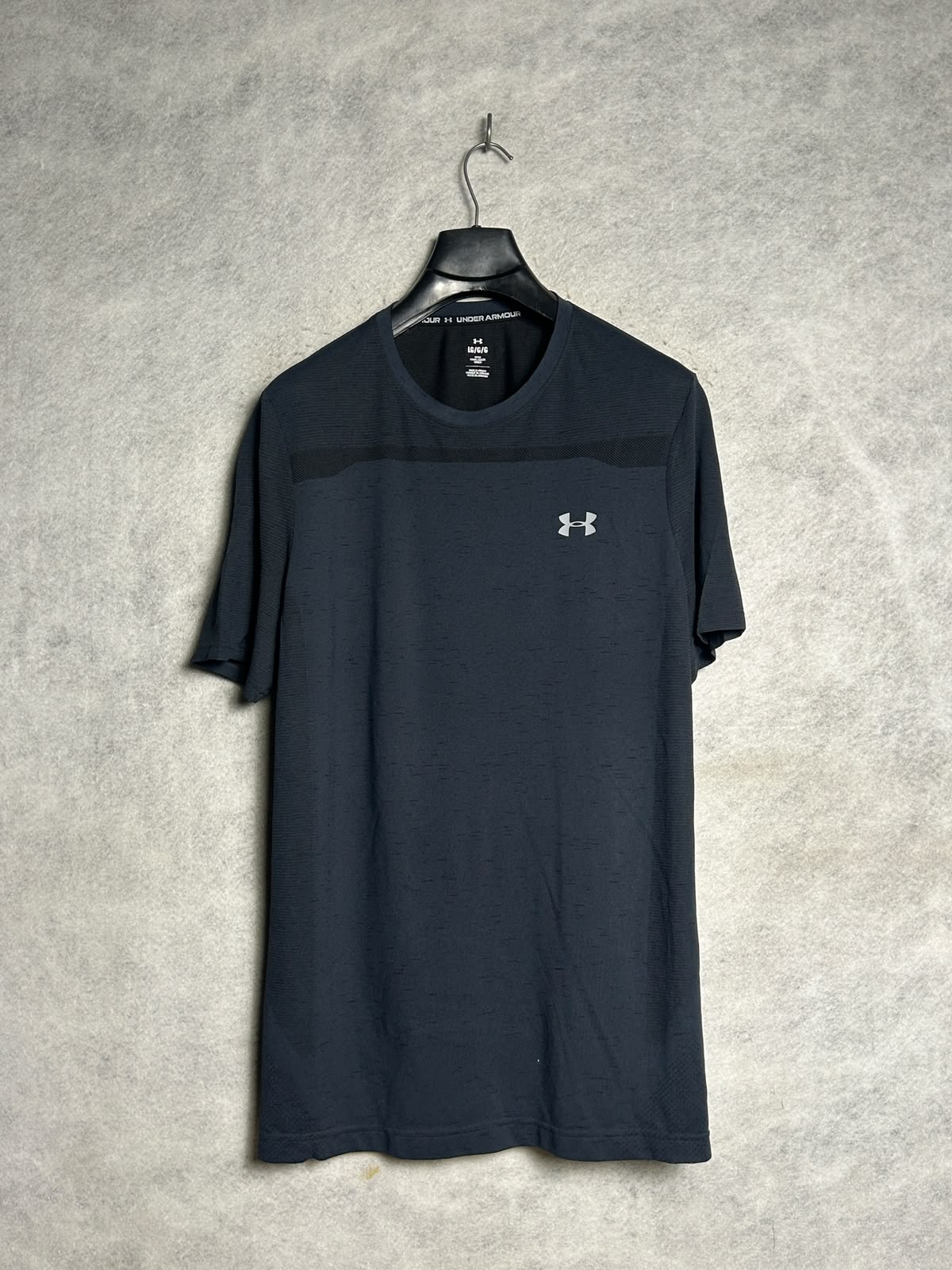 Under Armour Black Round Neck - Large