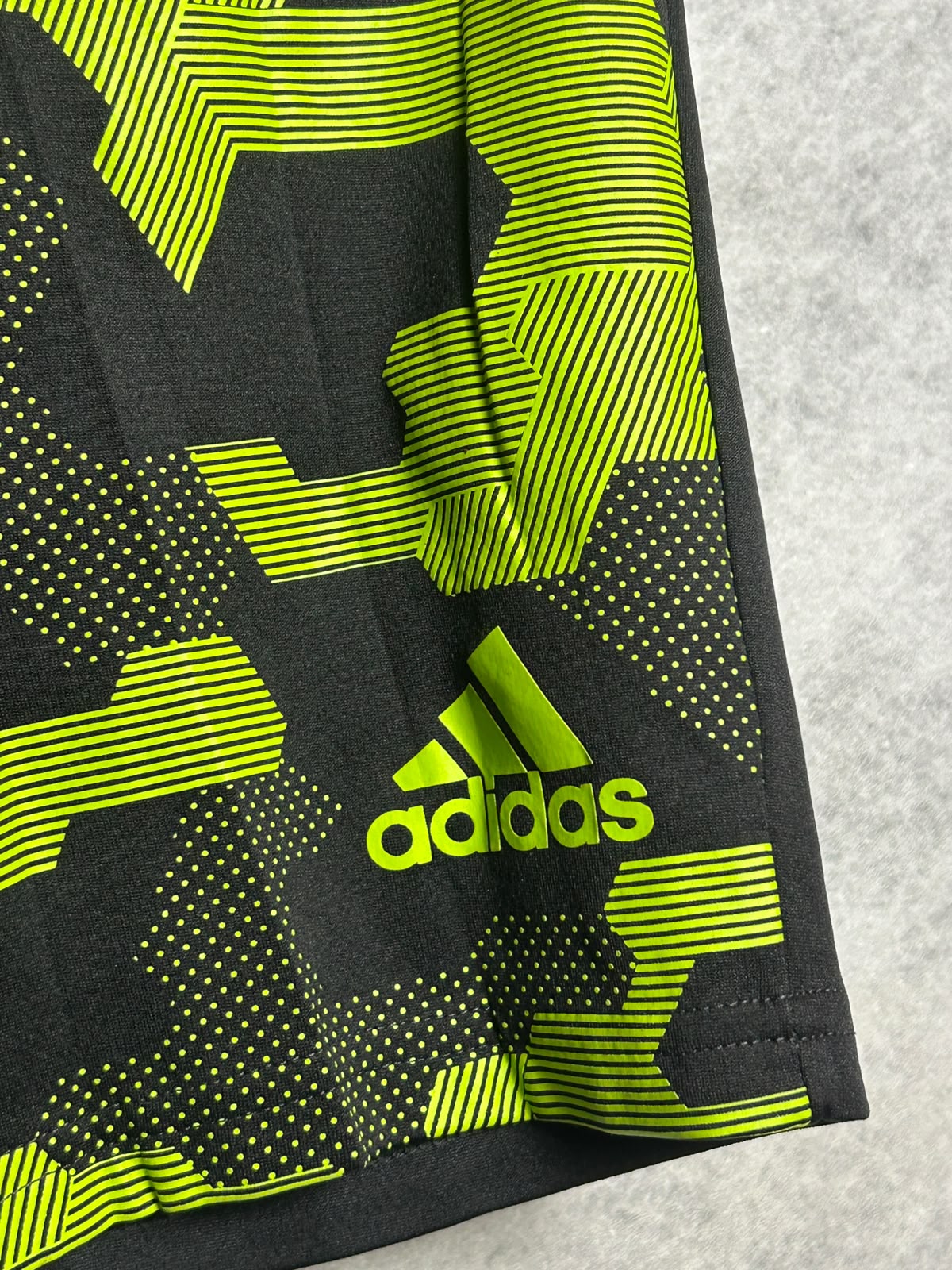 Adidas Black - XL