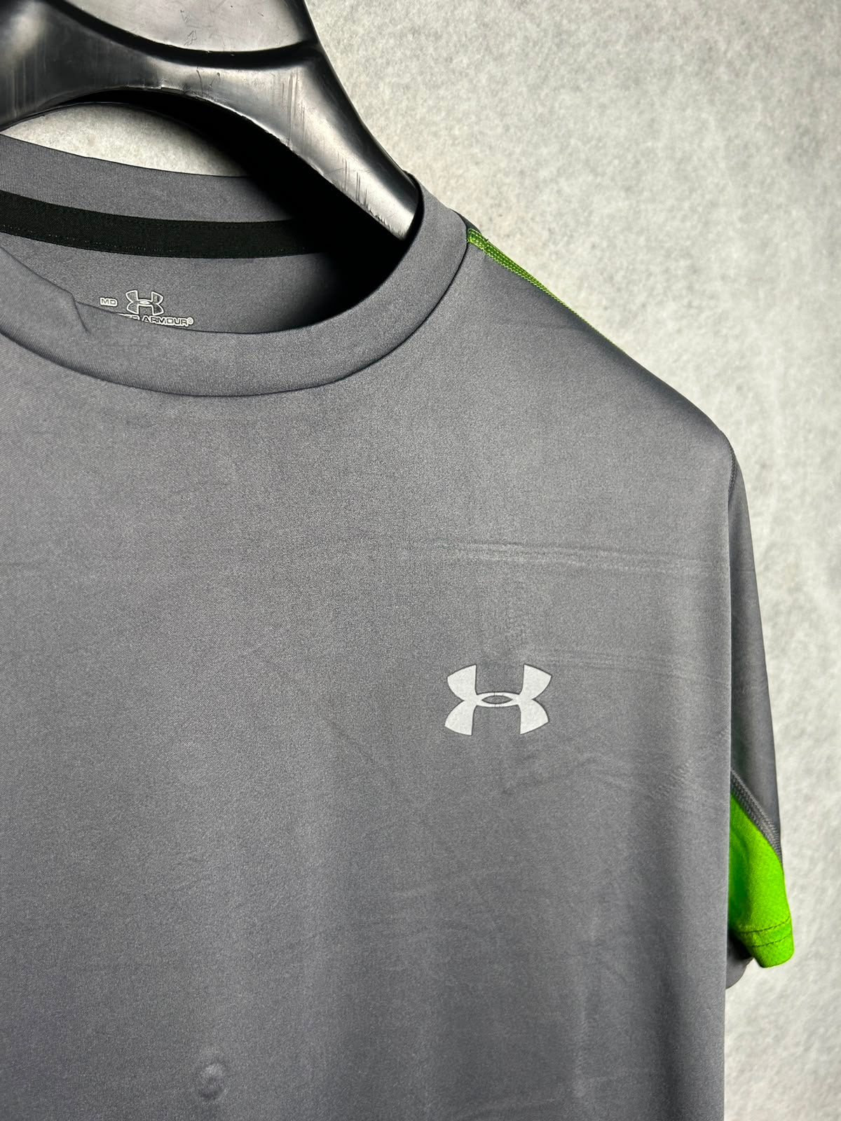 Under Armour Grey Round Neck - Medium
