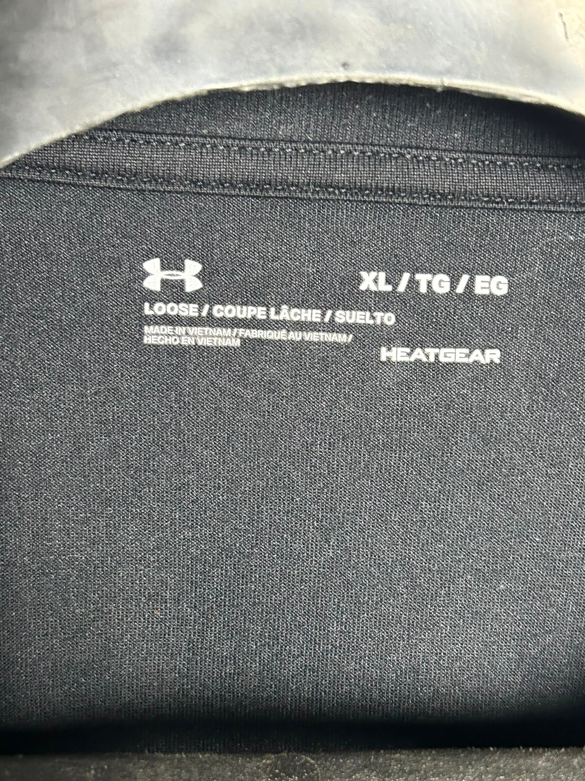 Under Armour Heat Gear Loose  Black Round Neck - XL