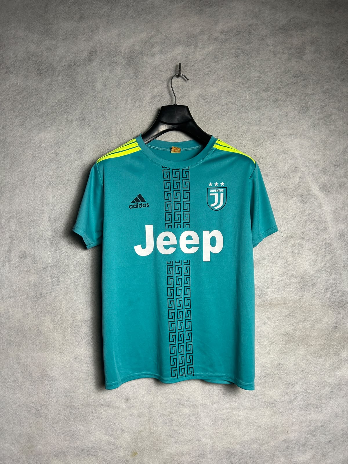 Adidas Big Logo Jeep Round Neck - Medium