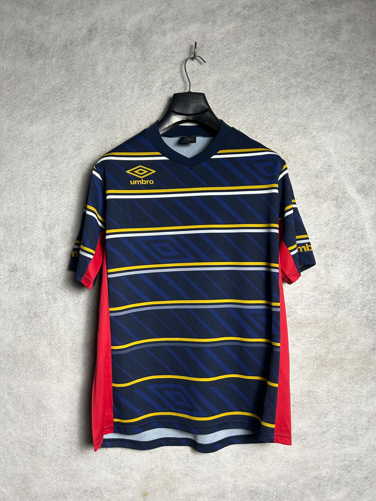 Umbro V Neck - Medium