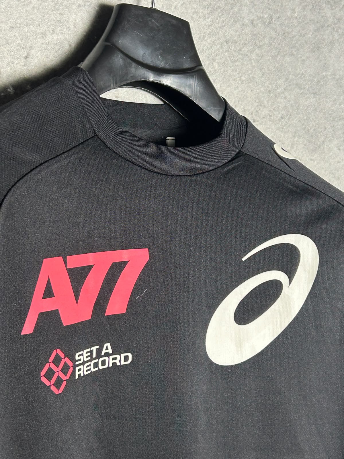 Asics Big Logo A77 Round Neck Black - Medium
