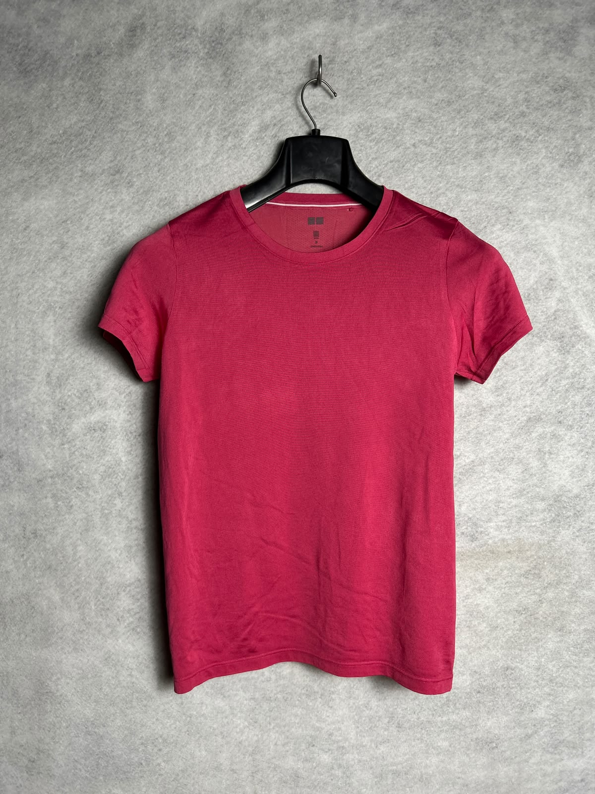 UNICLO Round Neck - Medium