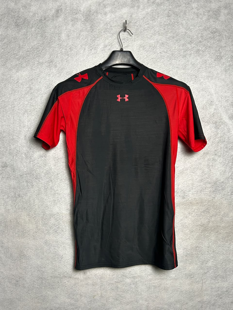Under Armour Black And Red - Medium