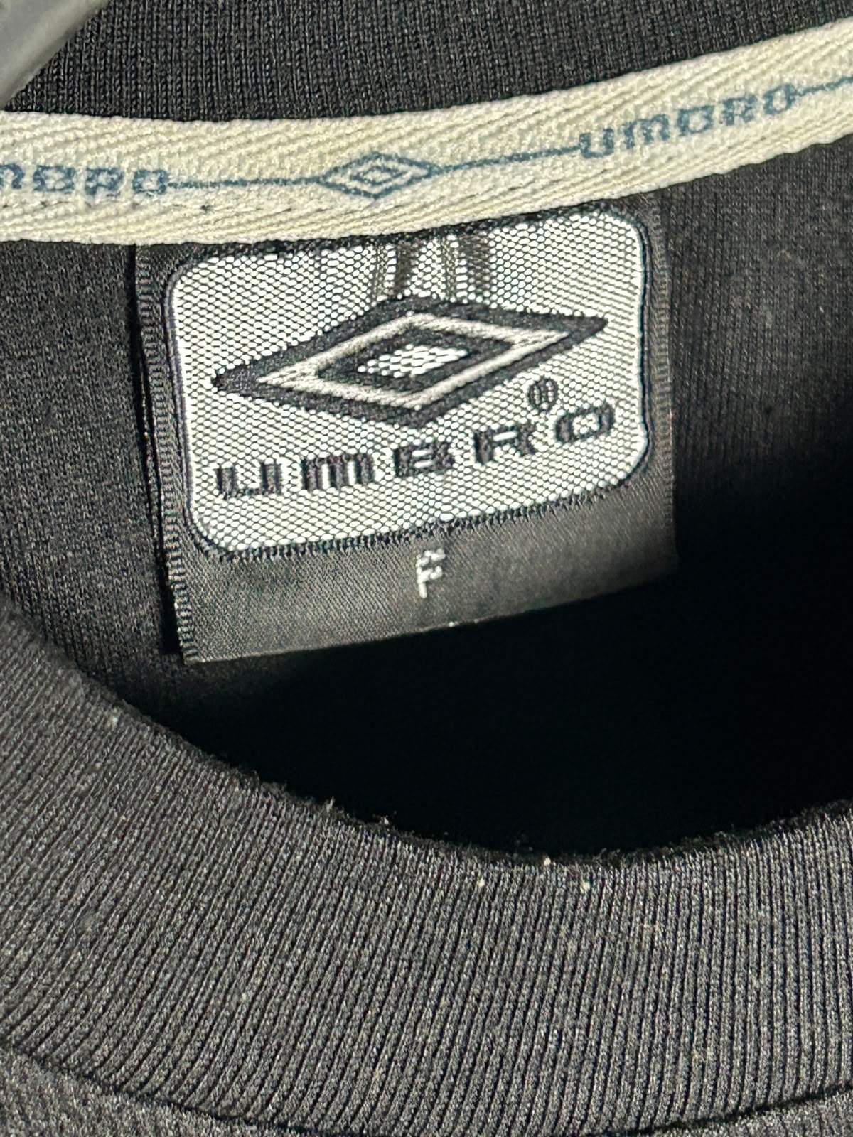 Umbro Black Round Neck - XL