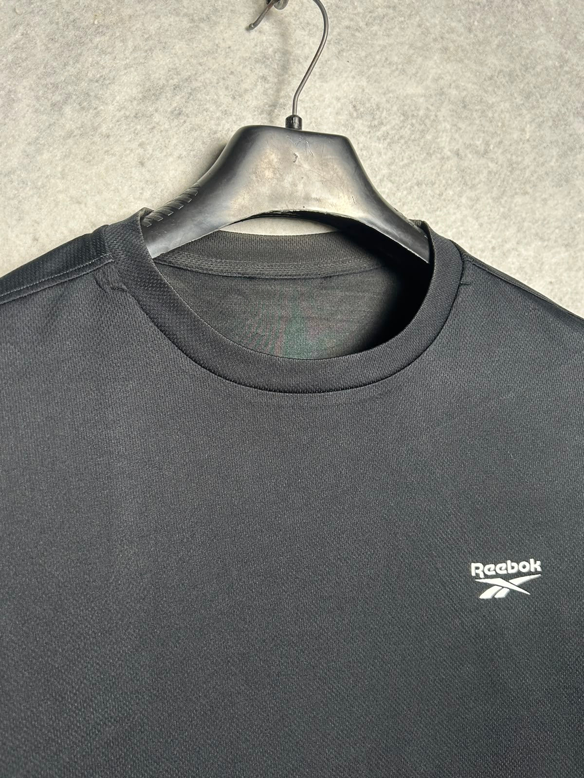Reebok Black Round Neck - Large