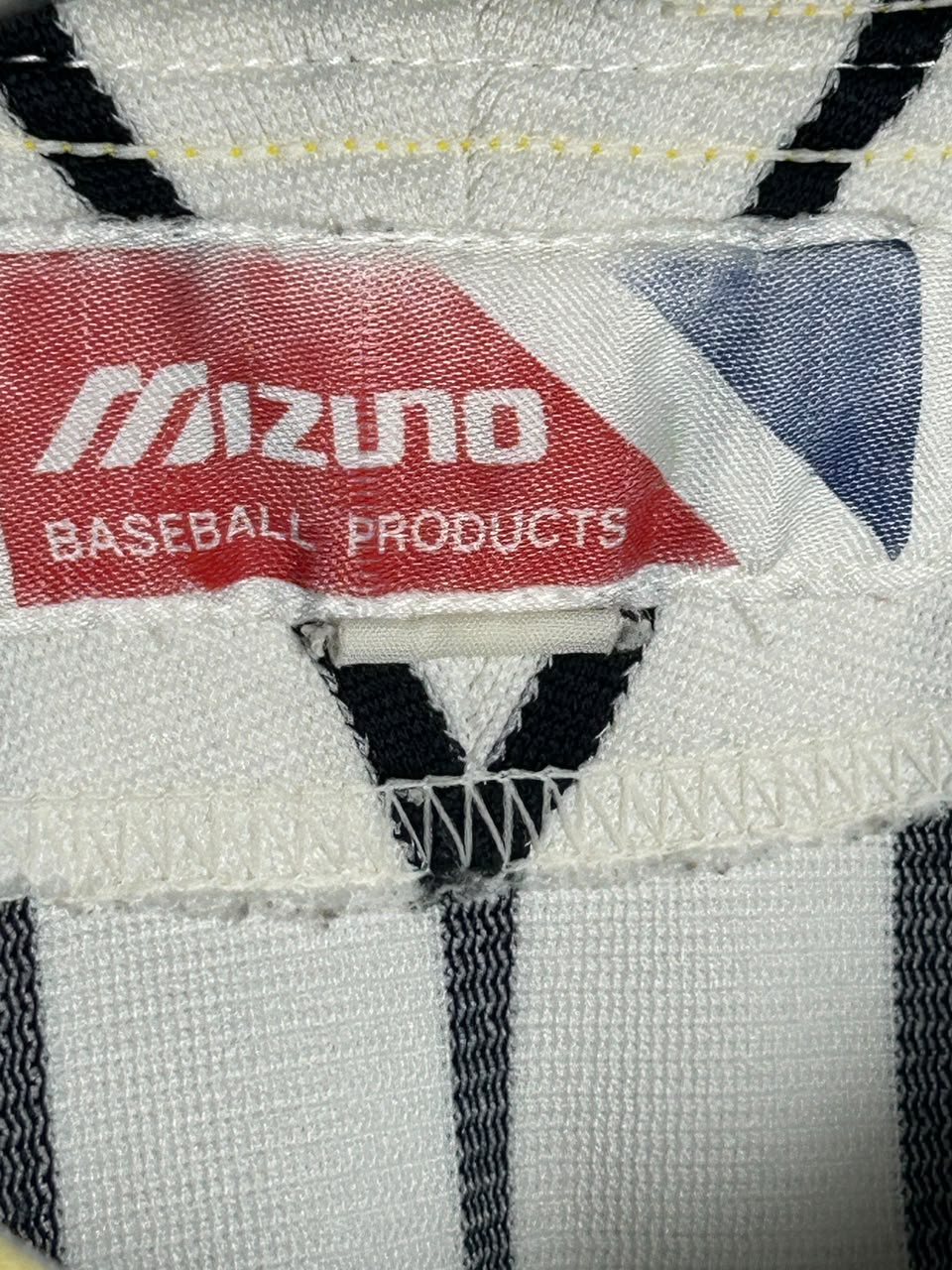 MIzuno White Big Logo Ponys - Medium