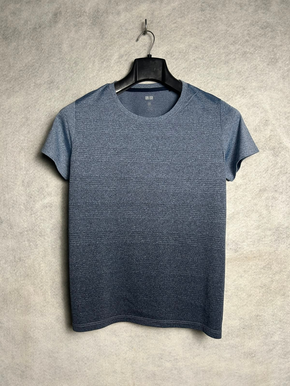 UNIQLO Round Neck - Large