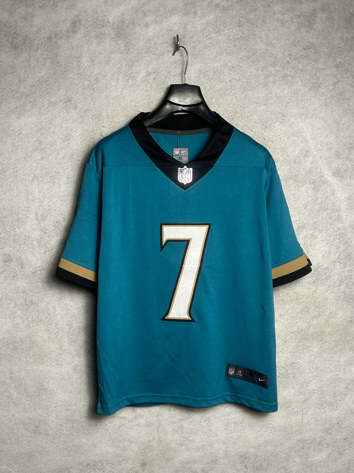 Nike NFL V Neck - XL
