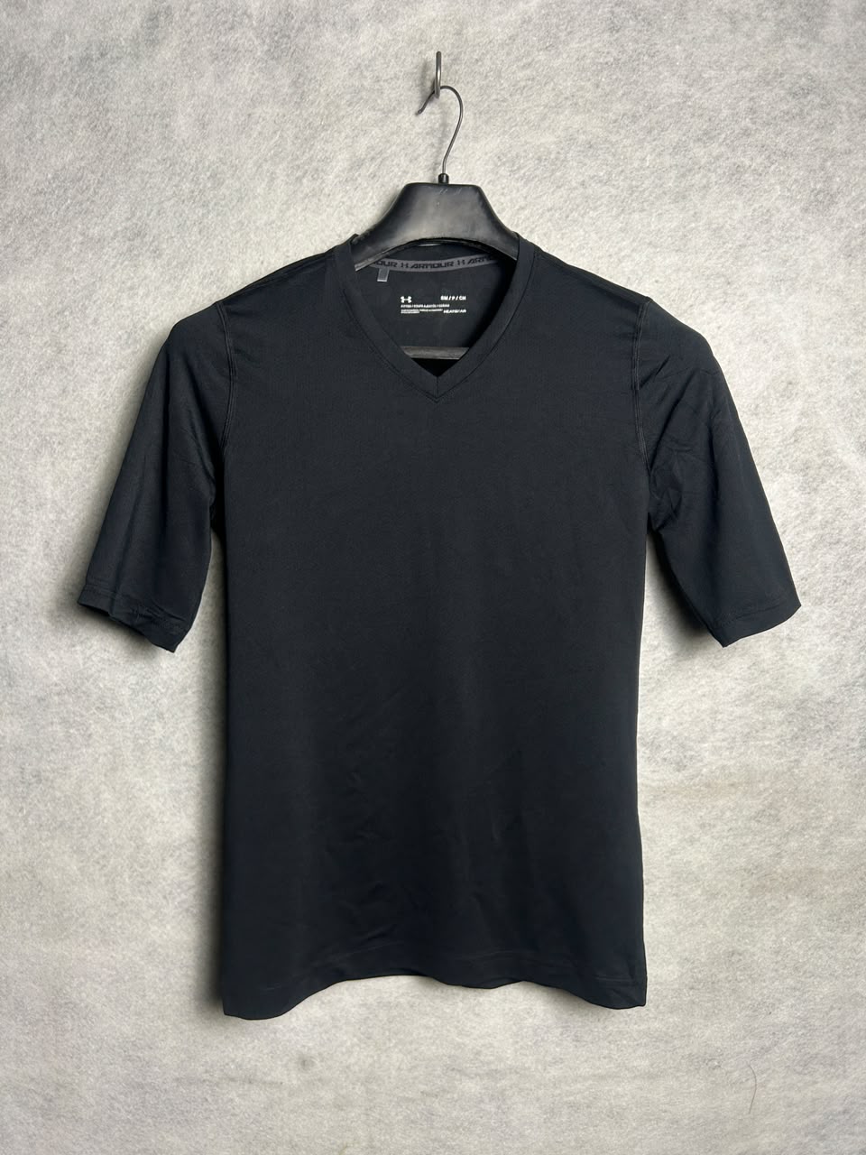 Under Armour Heat Gear Black V Neck - Small