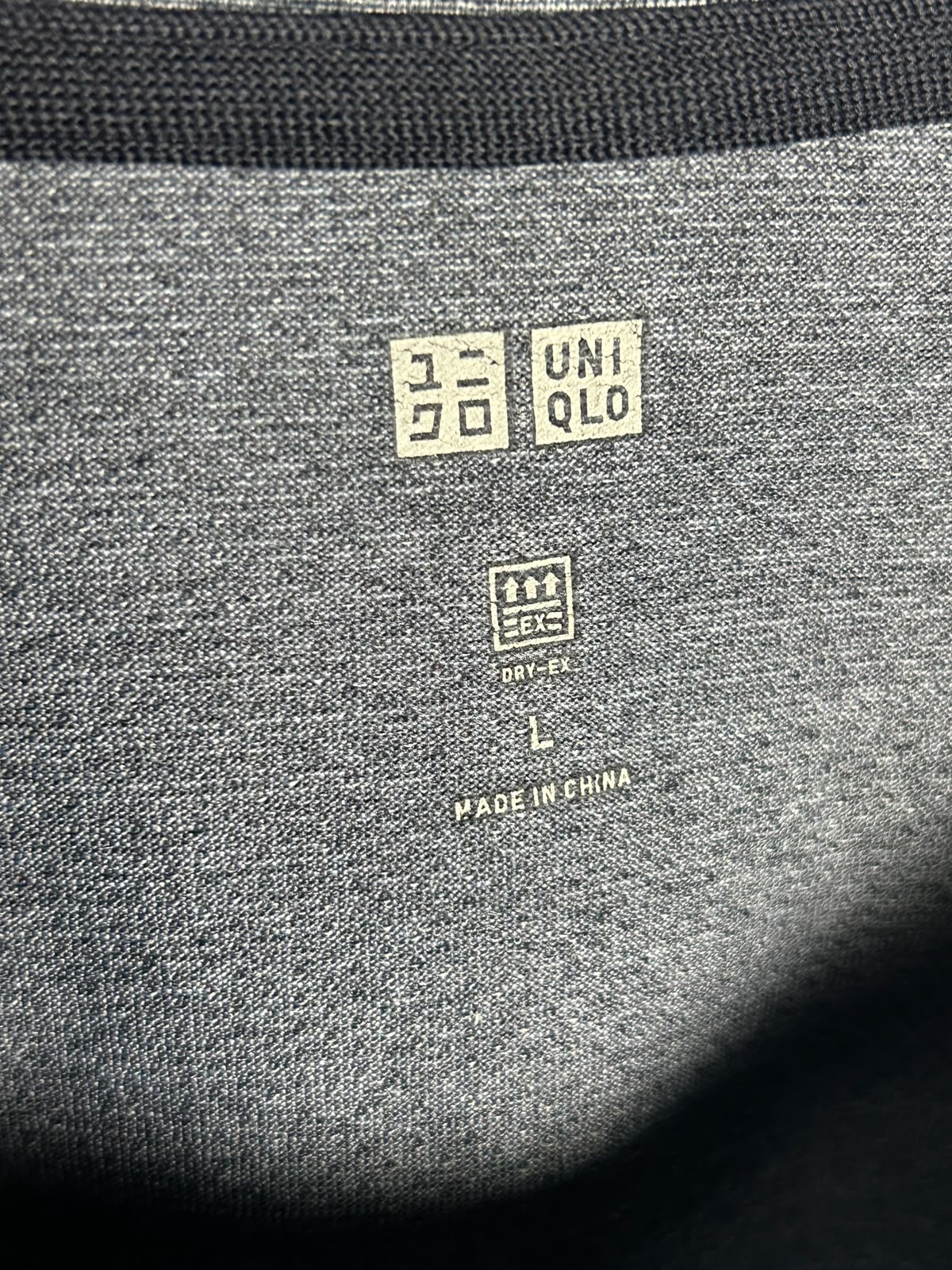 UNIQLO Round Neck - Large