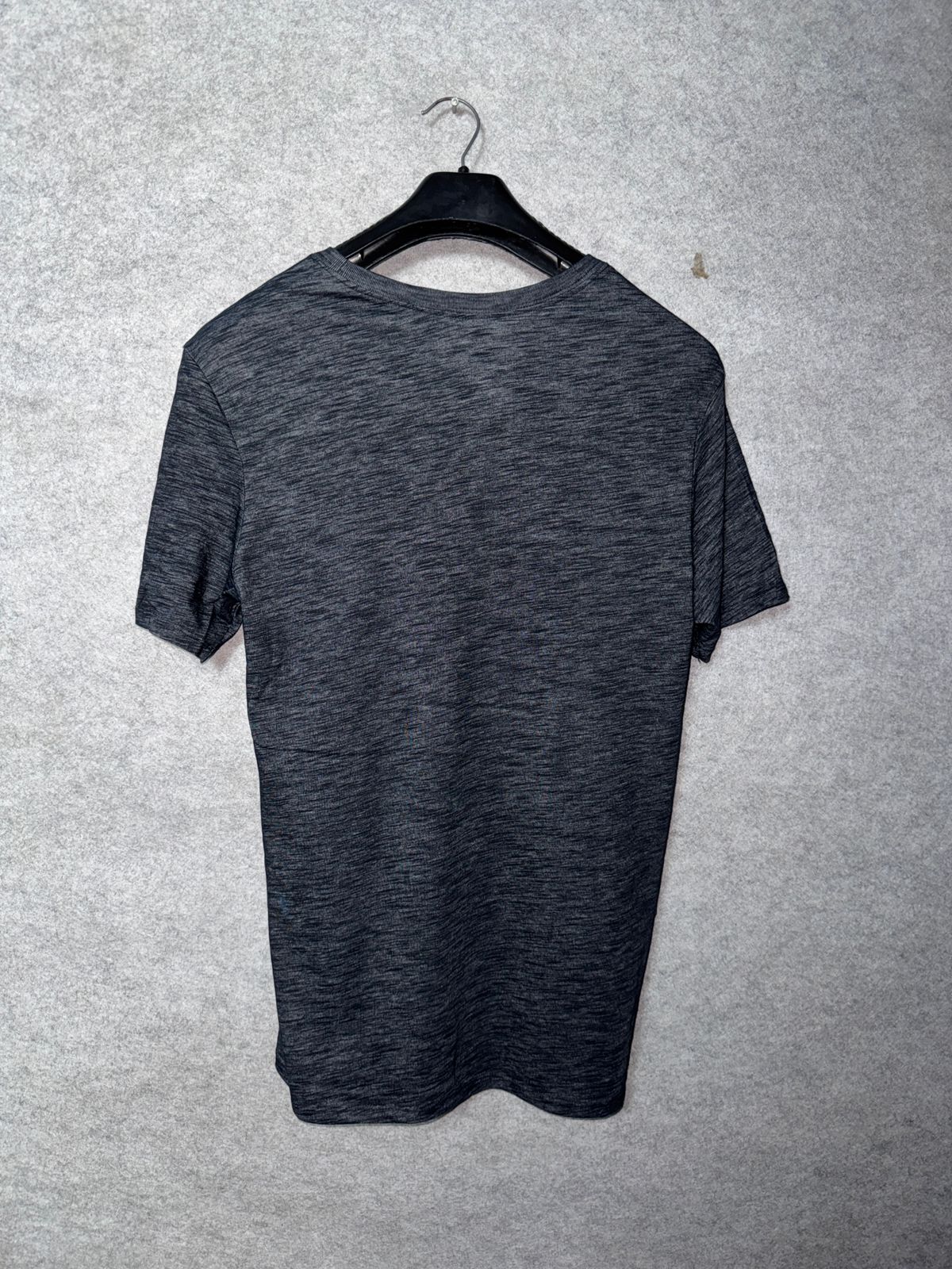 Puma V Neck Shirt - Medium