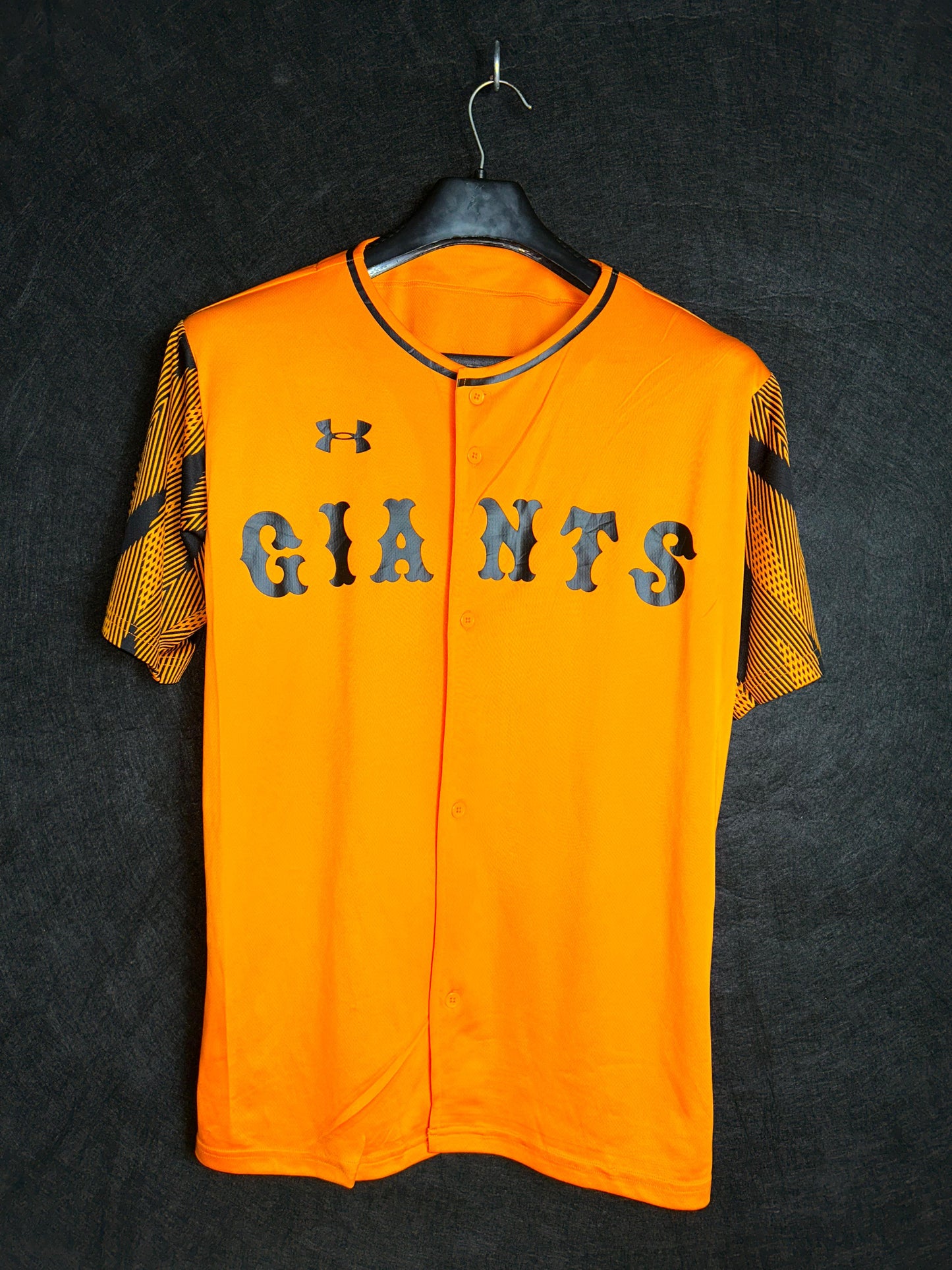 Under Armour Giants Baseball Jersyes - Medium