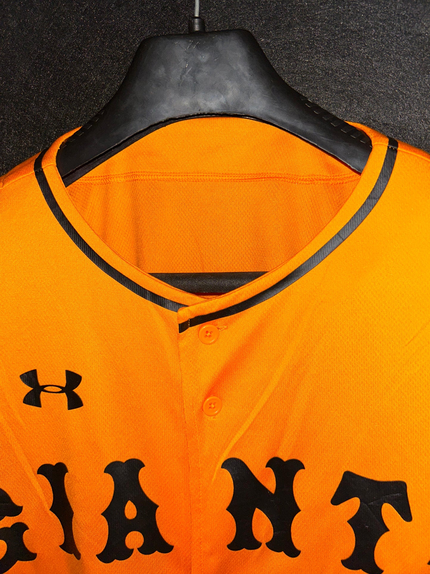 Under Armour Giants Baseball Jersyes - Medium