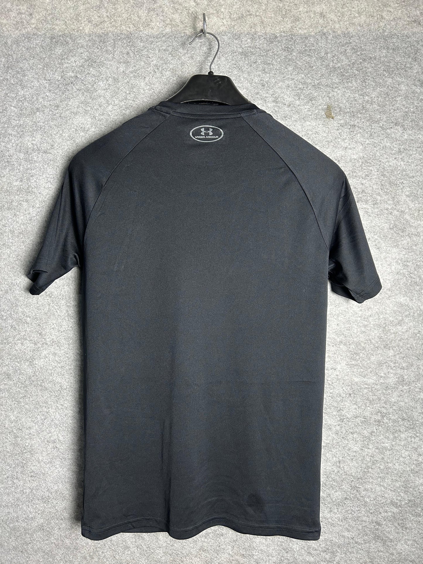 Under Armour Black Round Neck Tee - Medium