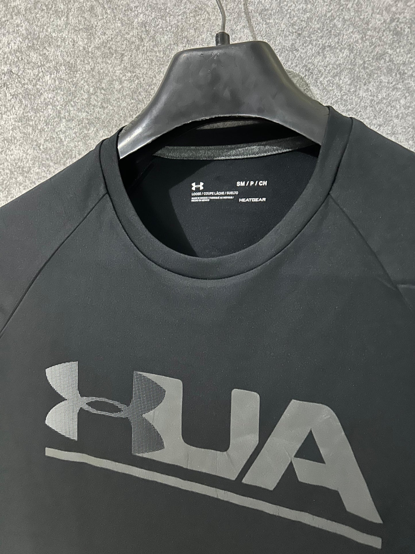 Under Armour Black Round Neck Tee - Medium