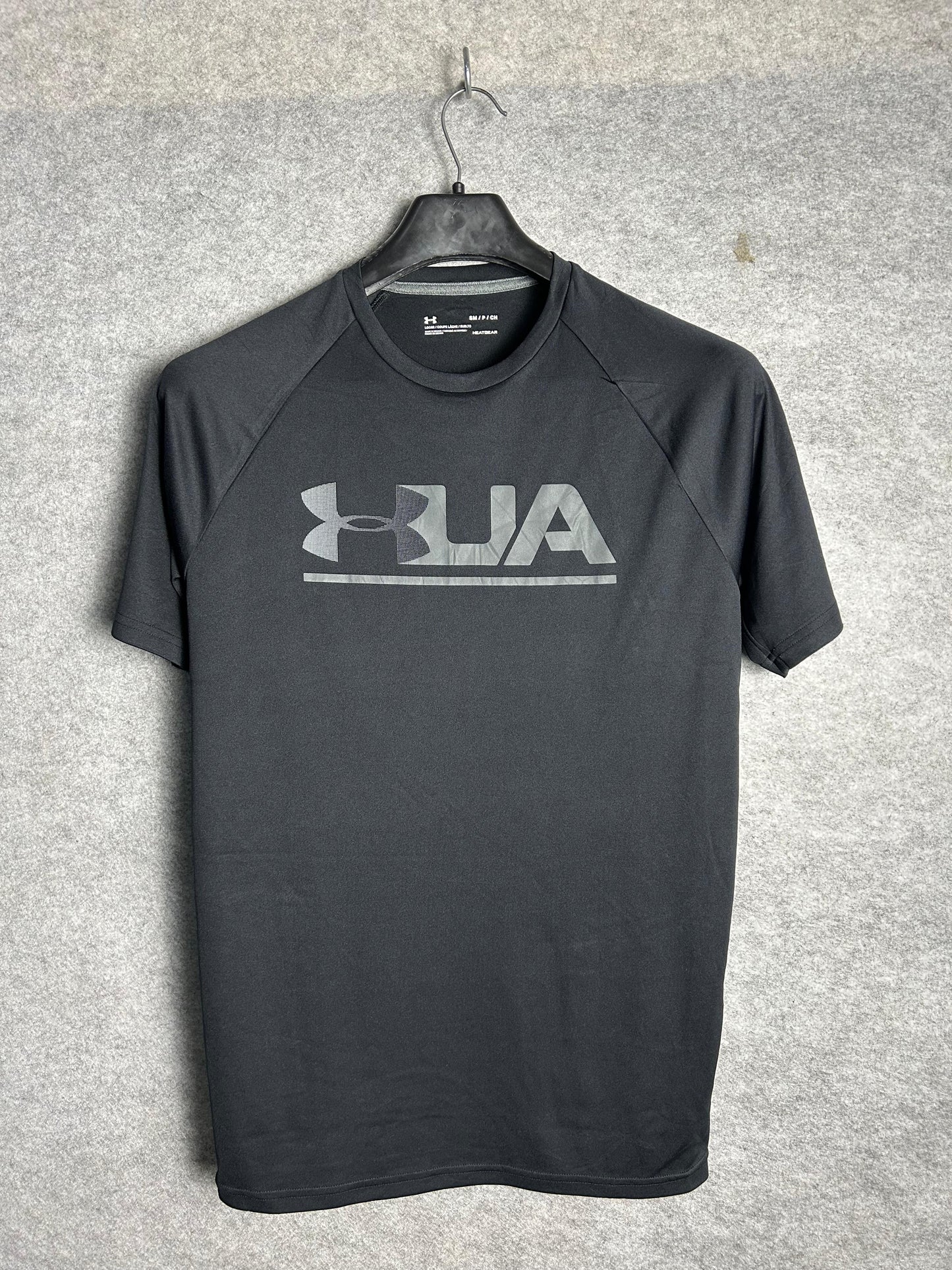 Under Armour Black Round Neck Tee - Medium