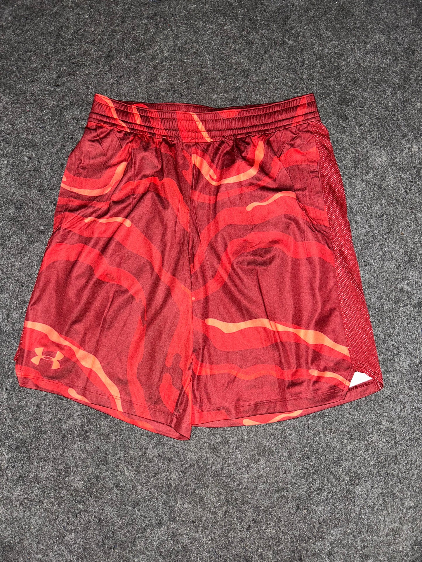 Under Armour Red Printed Short - Large