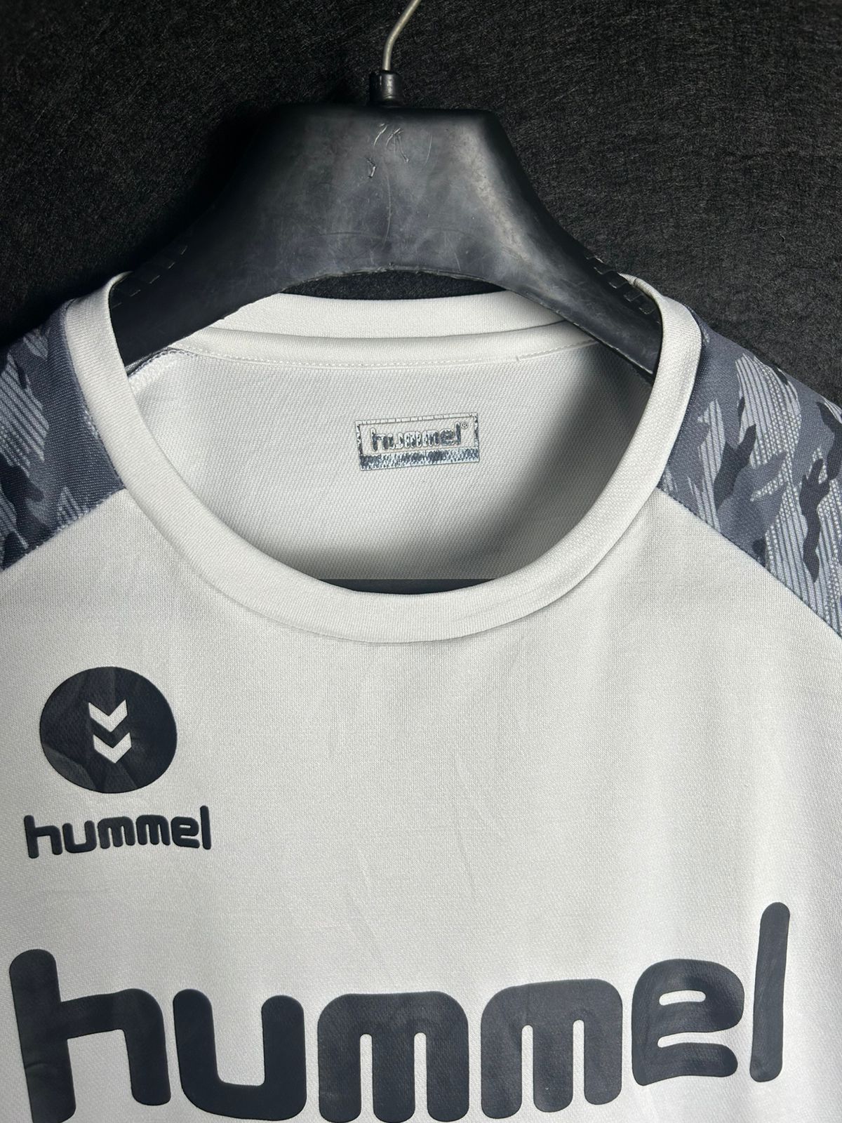 Hummel White Round Shirt -  Medium