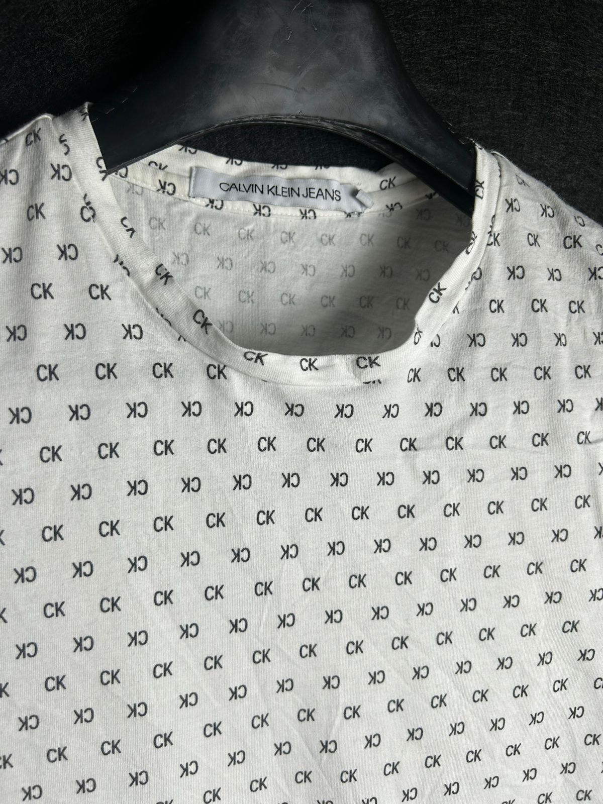 Calvin Klein T Shirt - Small