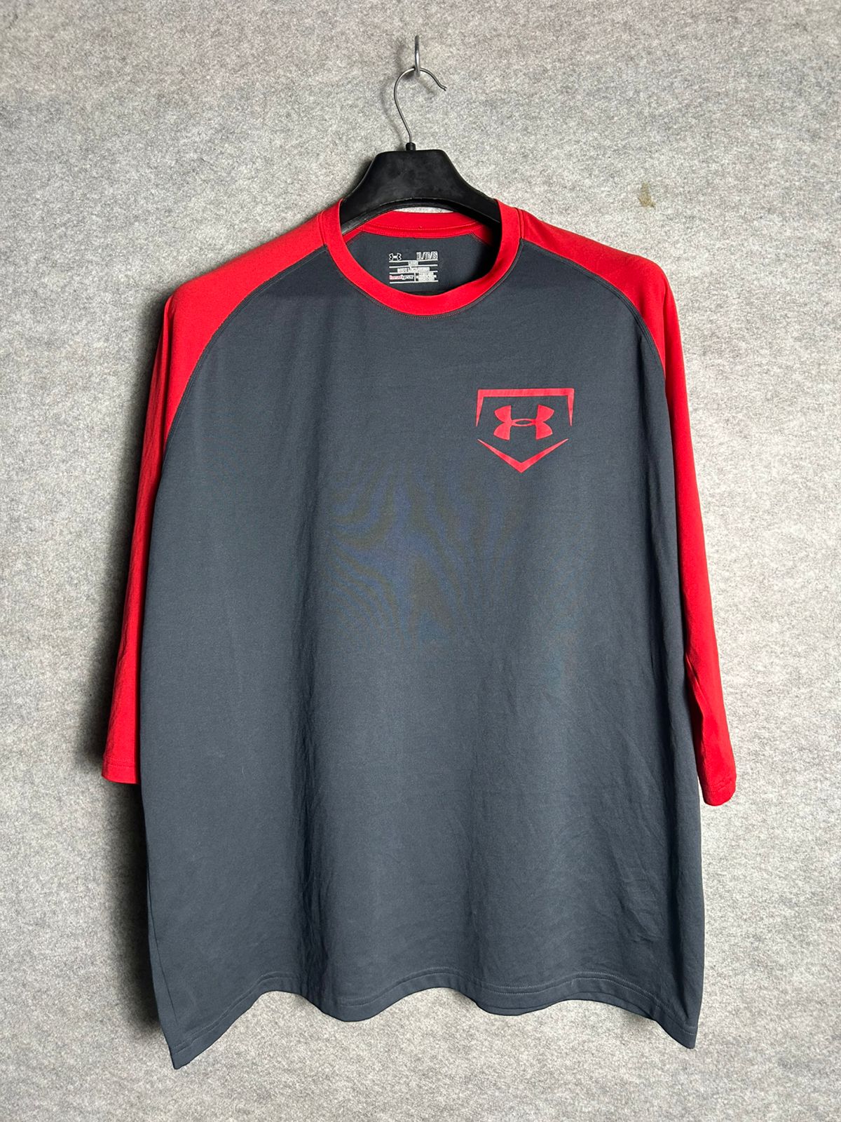 Under Armour Loose Black & Red Back Baseball Logo - XL