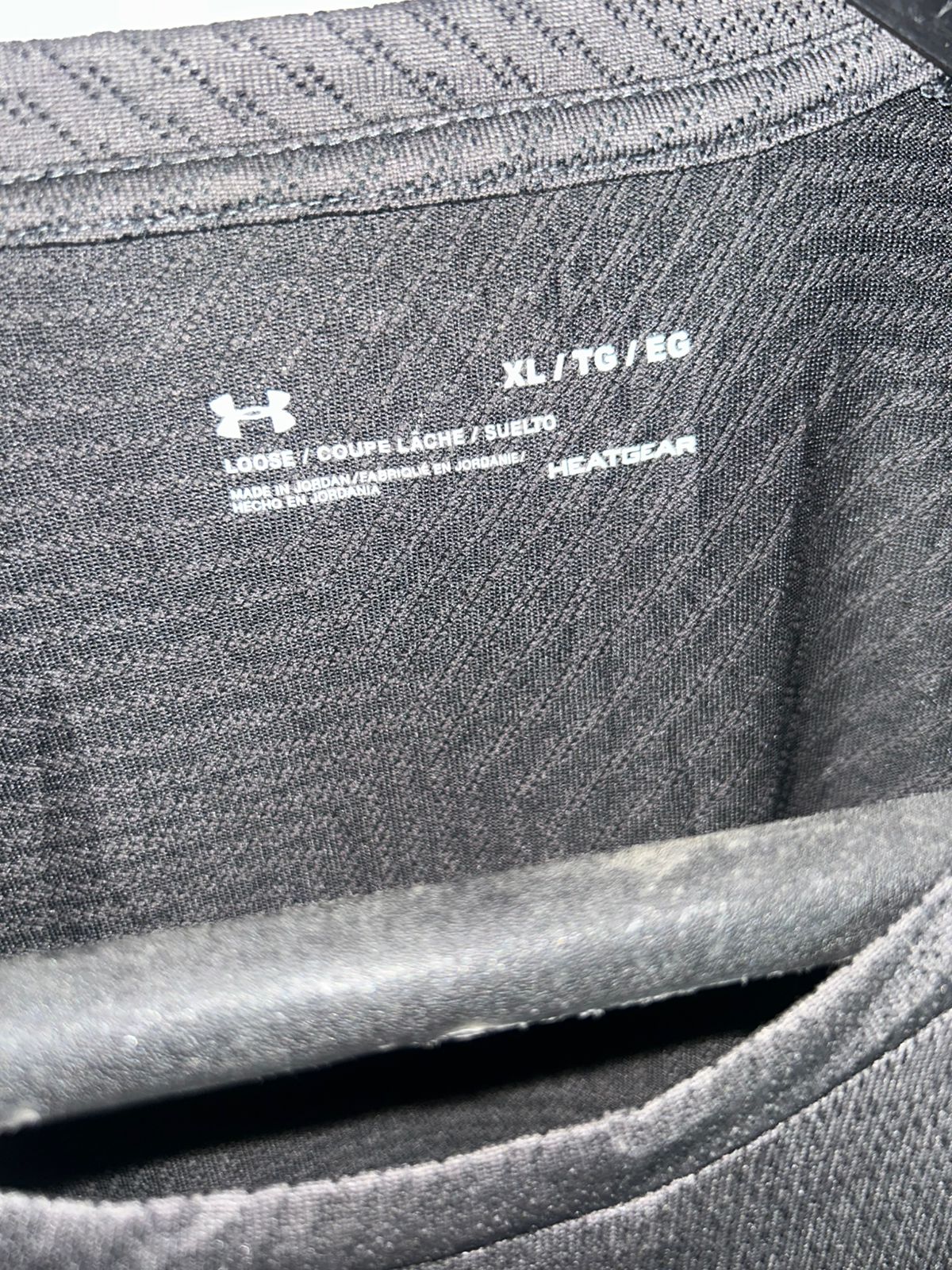 Under Armour Loose Heatgear Gray Textured Tee - XL