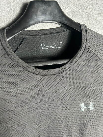 Under Armour Loose Heatgear Gray Textured Tee - XL