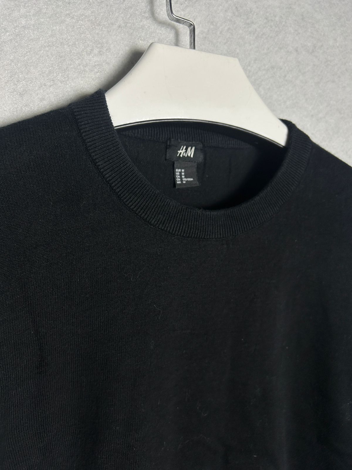 H&M Round Neck Sweater - Medium