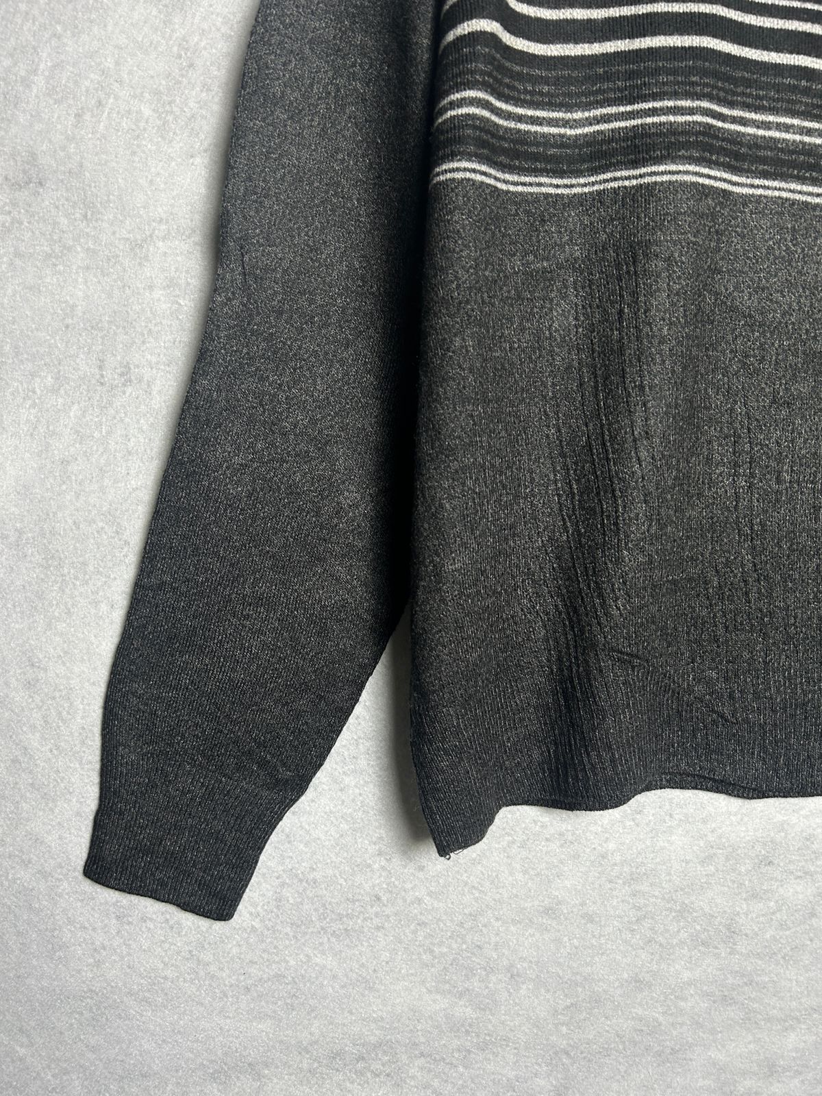 Dockers Round Neck Sweater - Medium