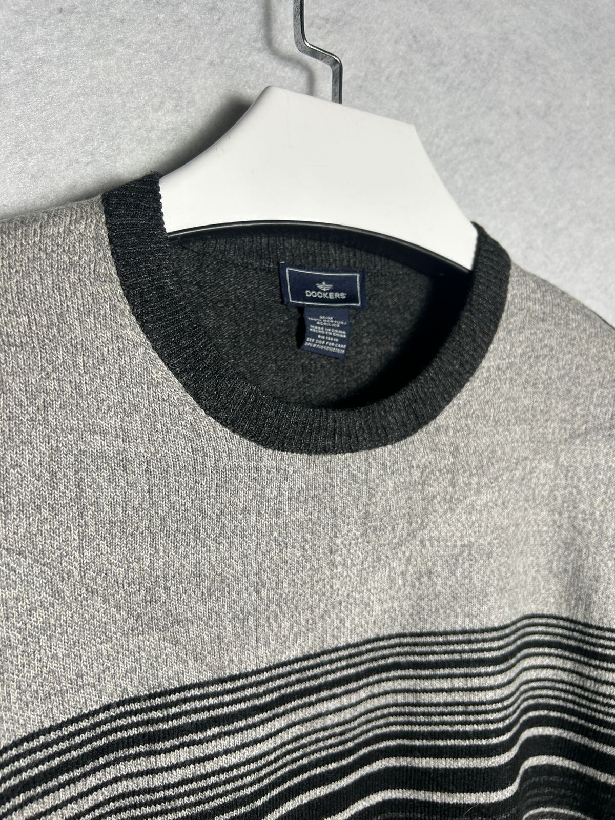 Dockers Round Neck Sweater - Medium