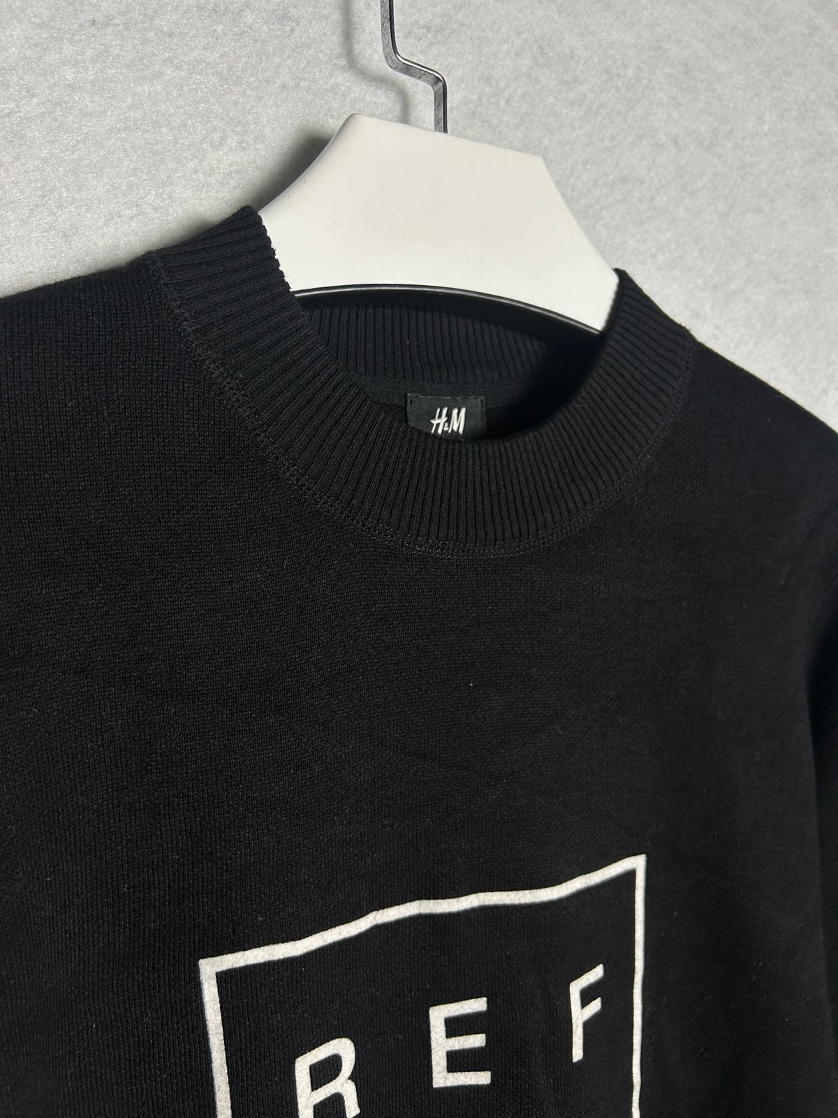 H&M Ref Logo Round Neck Sweat Shirt - Small
