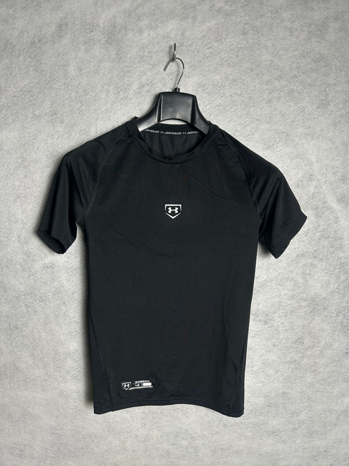 Under Armour Black Round Tee - Juniors Large