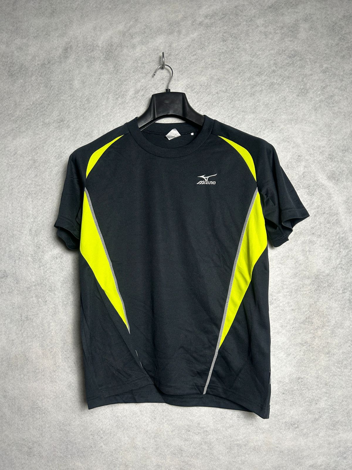 Mizuno Black & Yellow Round Tee - Medium