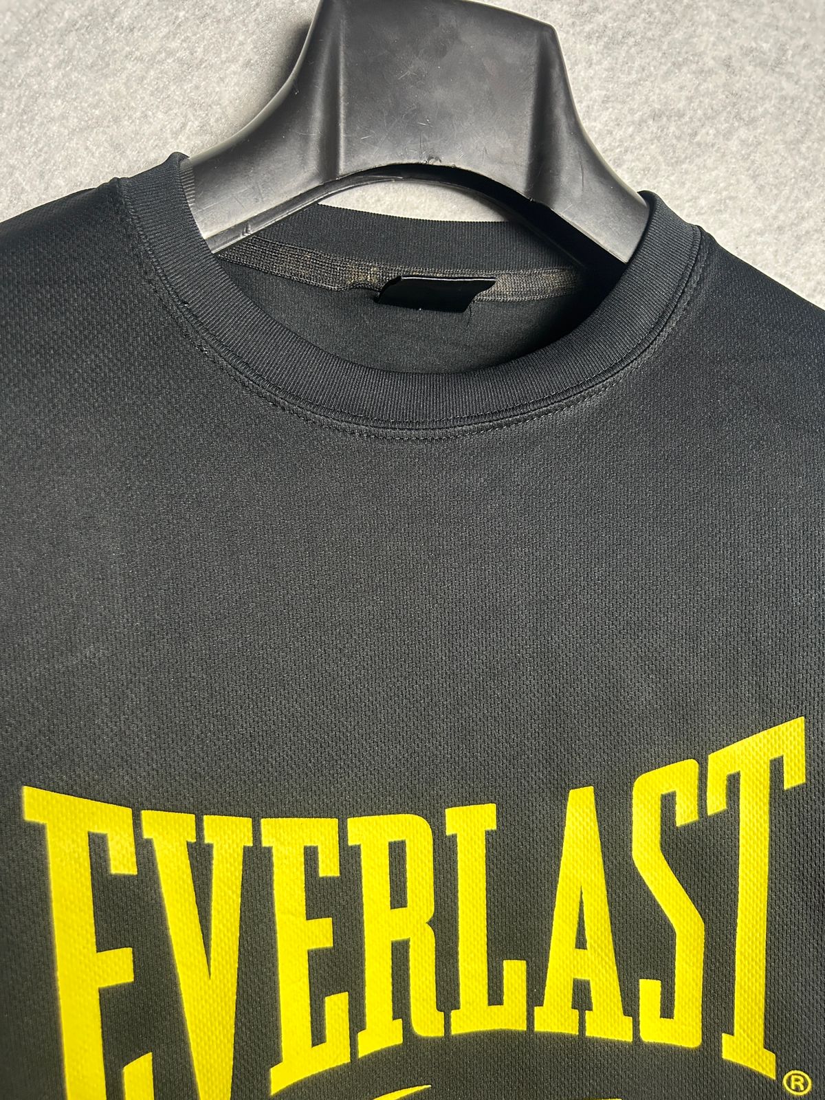 Everlast Yellow Logo Black Round Neck - Large