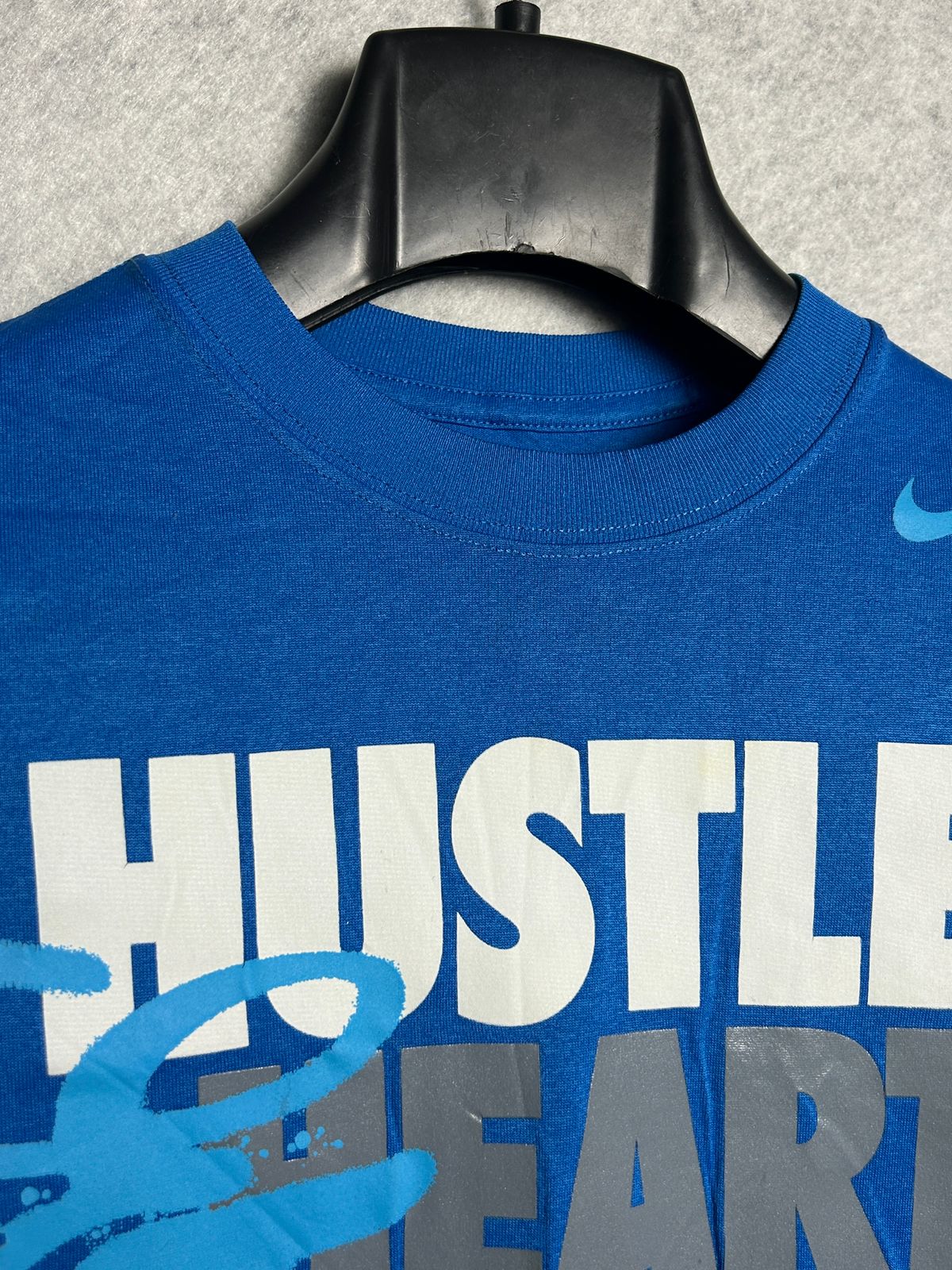 Nike Better World Hustle Heart Round Neck - Medium