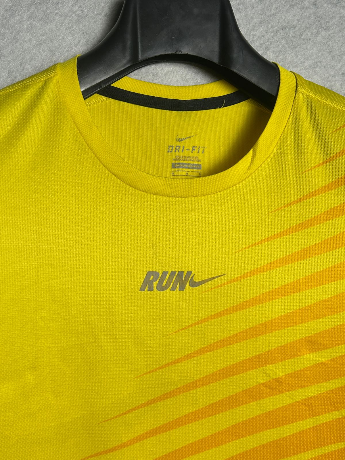 Nike Better World Yellow (Run) Round Neck - Medium