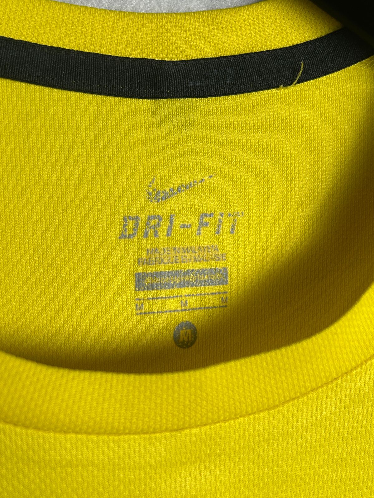 Nike Better World Yellow (Run) Round Neck - Medium