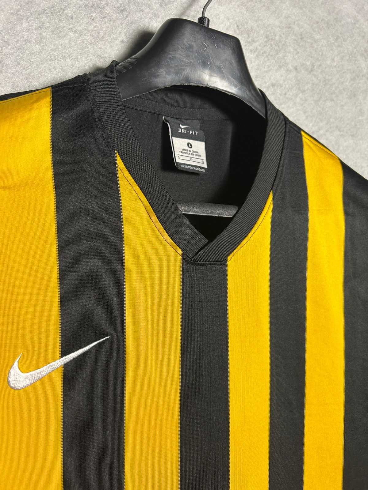 Nike Dri Fit Black & Yellow V Neck - Large