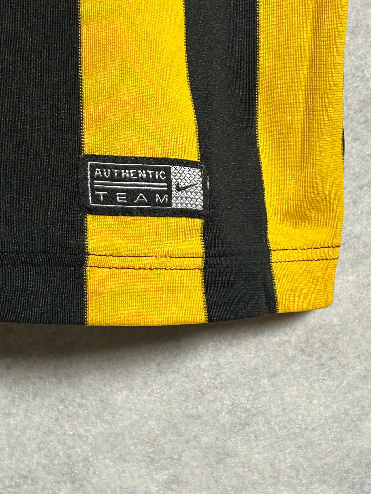 Nike Dri Fit Black & Yellow V Neck - Large