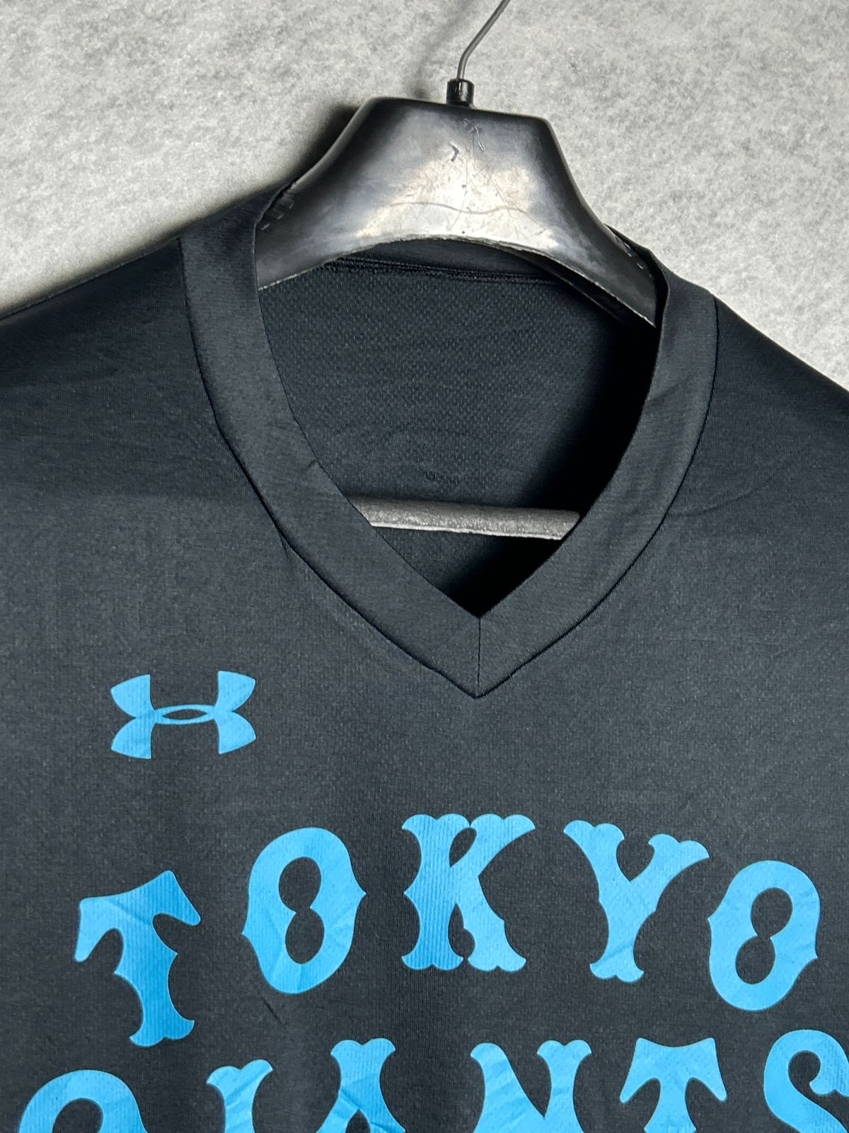 Under Armour Black (Tokyo Giants) V Tee - Large