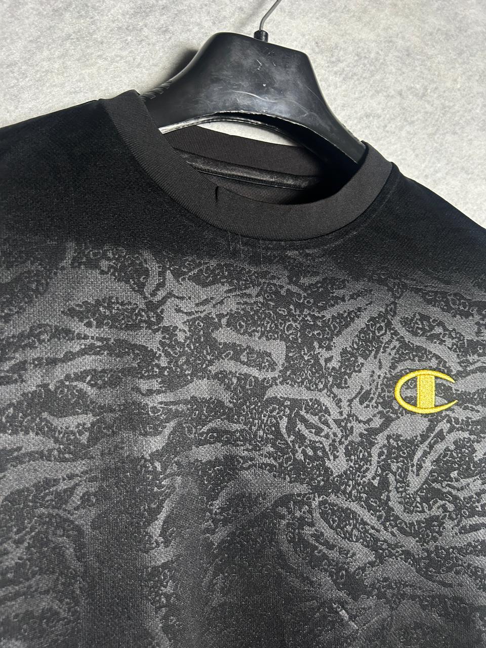 Champion Black loose Round Tee - Large