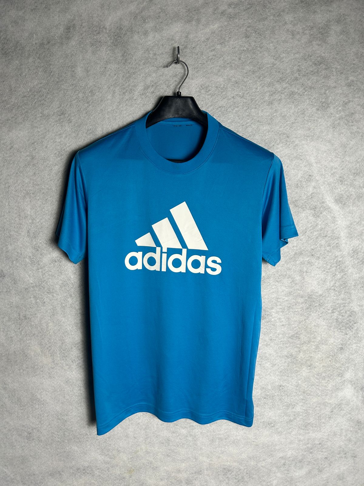 Adidas Fitted Round Tee - XL